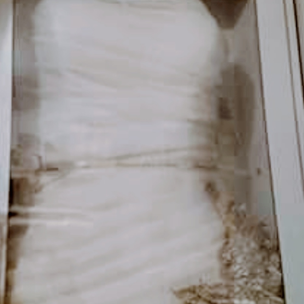 Wedding dress - Picture 2 of 3